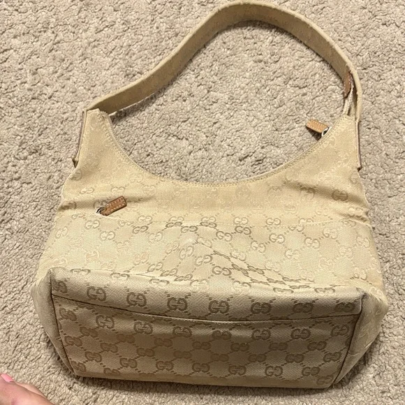 Gucci Beige Monogram Shoulder Bag - Picture 3 of 10